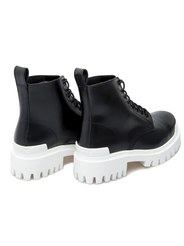 Balenciaga Leather Boots | Credomen