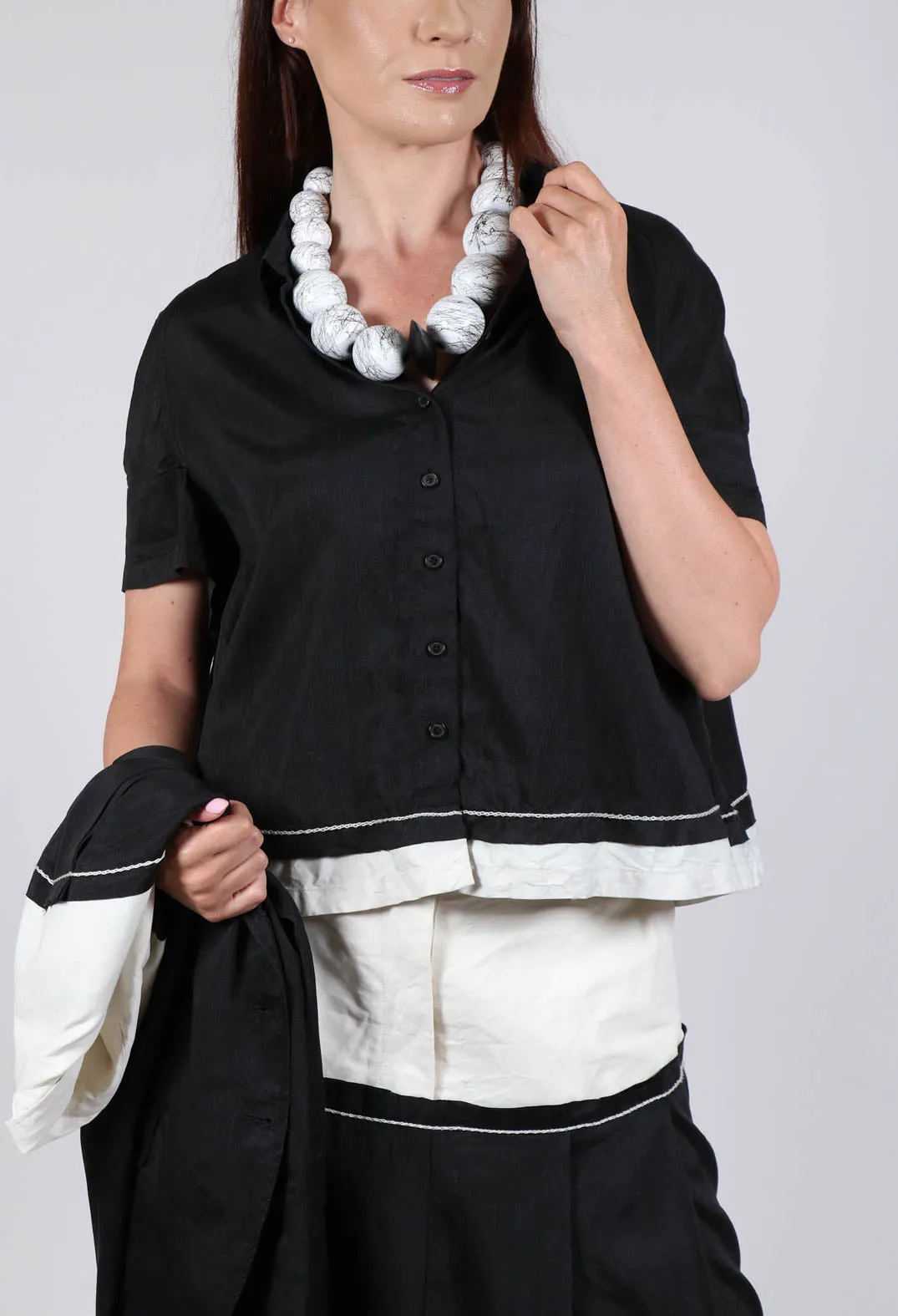 Cropped Blouse in Blk Melange