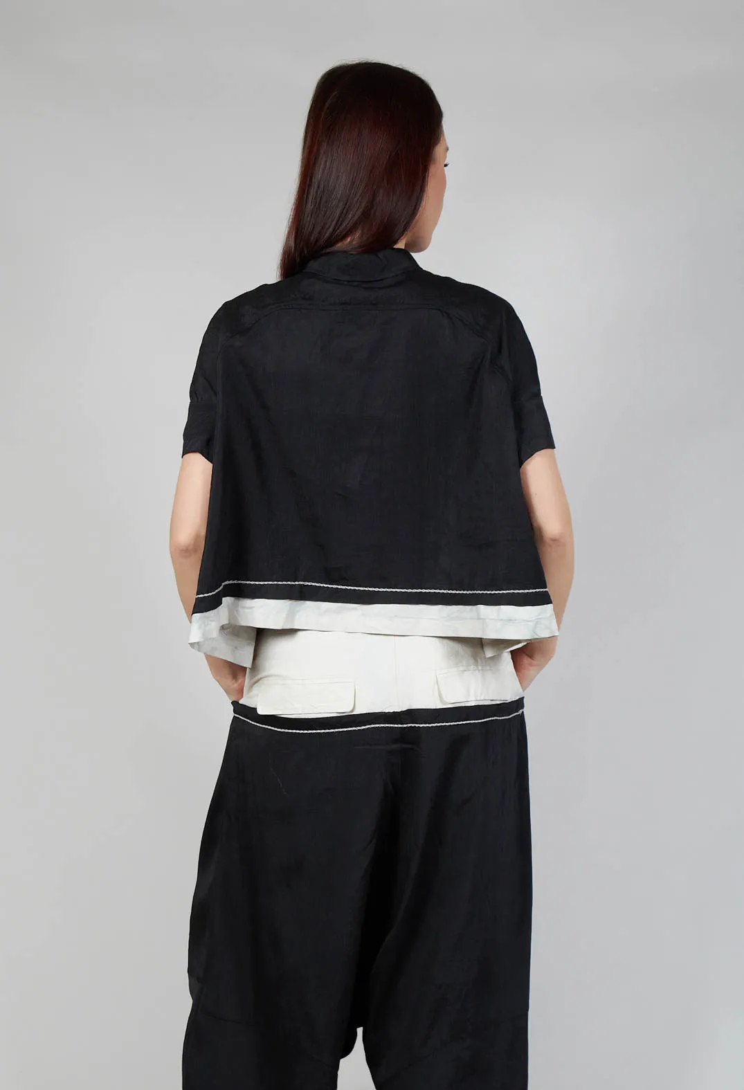 Cropped Blouse in Blk Melange