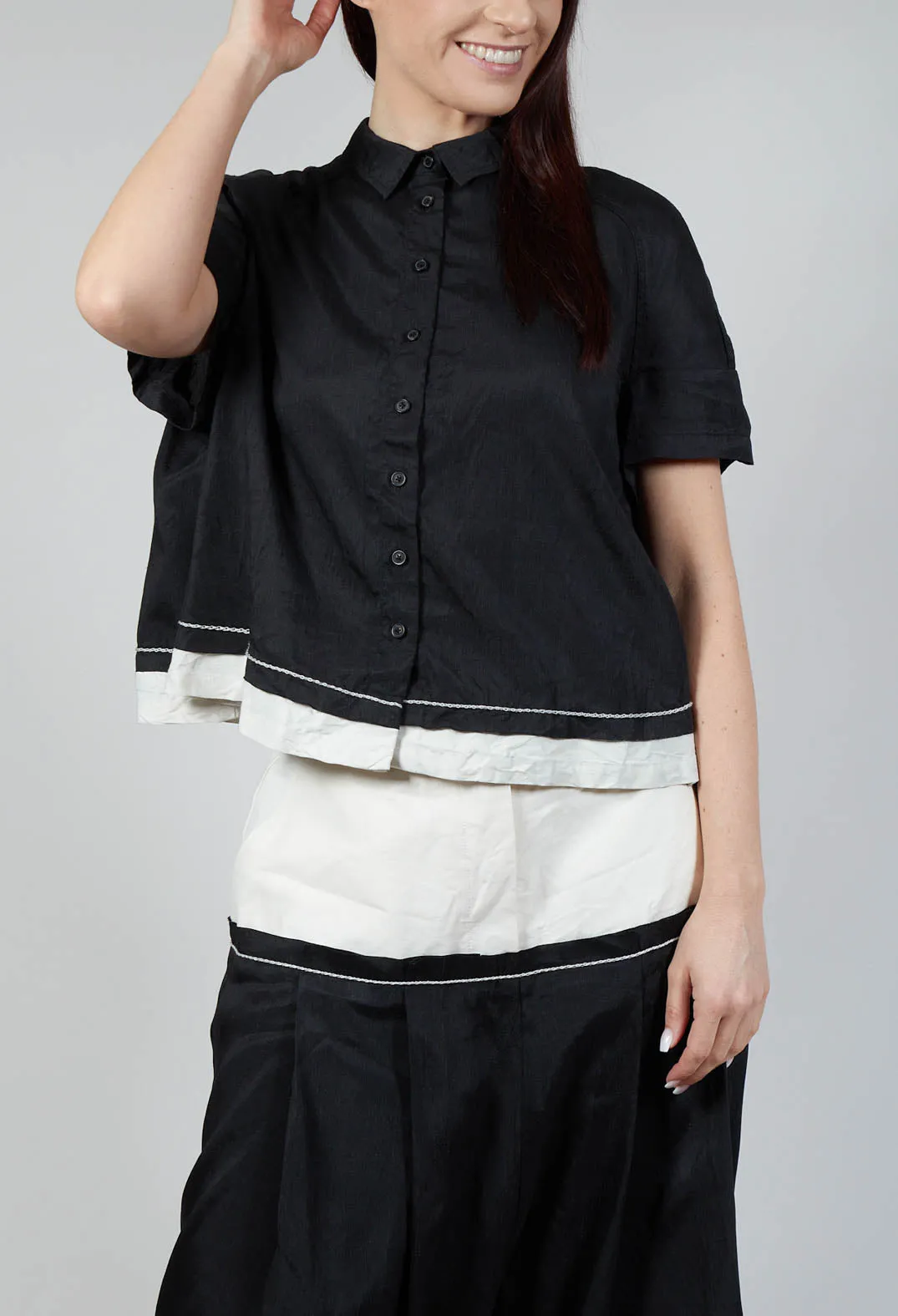 Cropped Blouse in Blk Melange