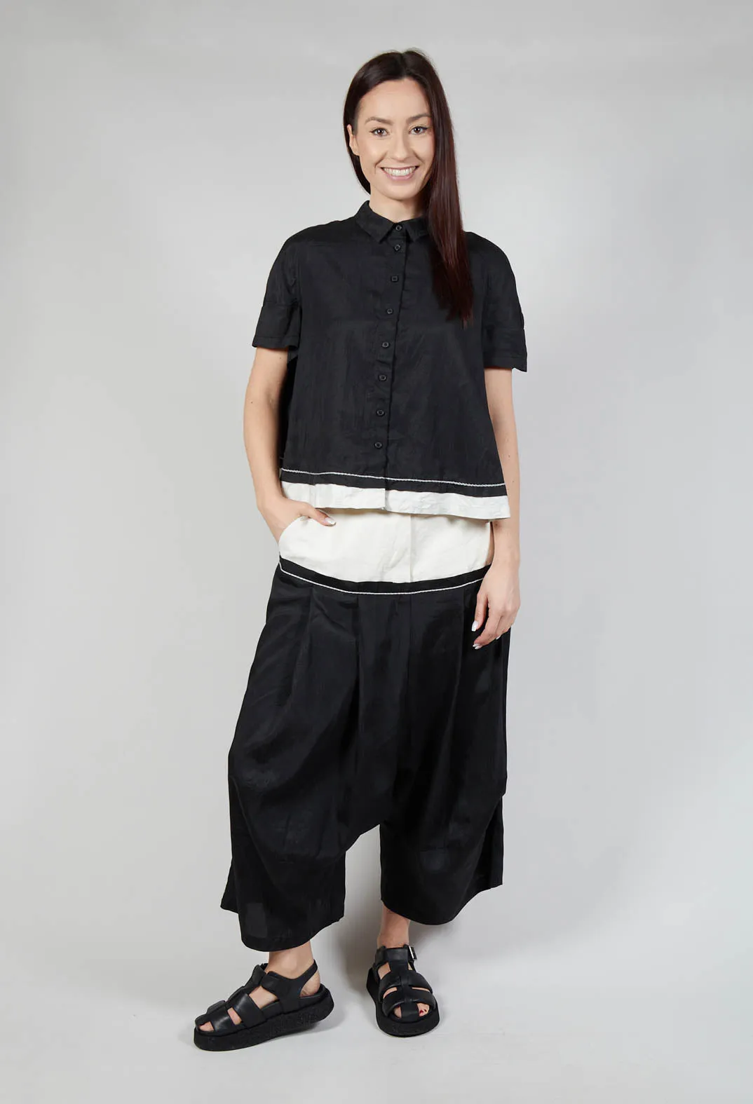 Cropped Blouse in Blk Melange