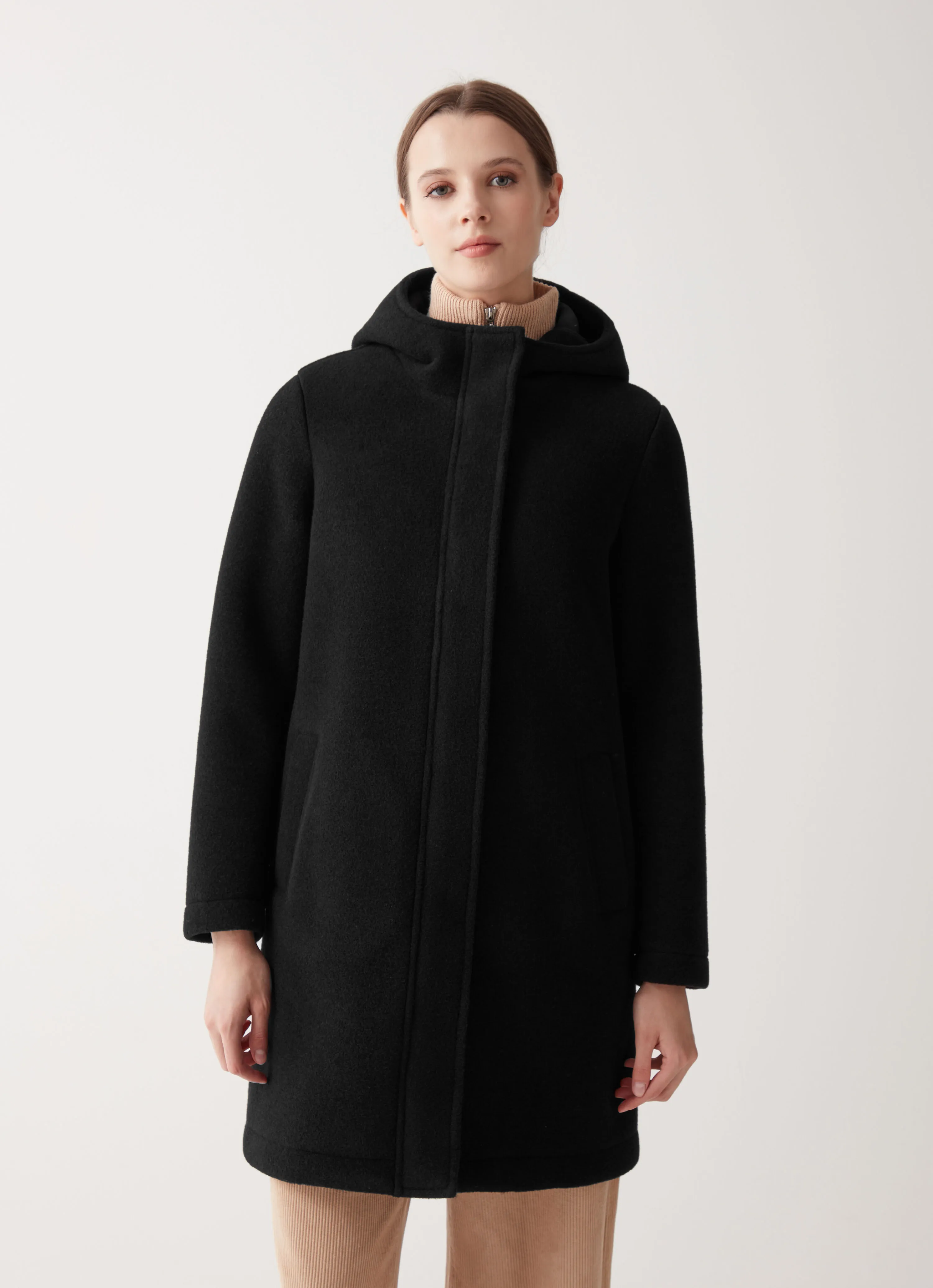 Hooded coat in woolen cloth-