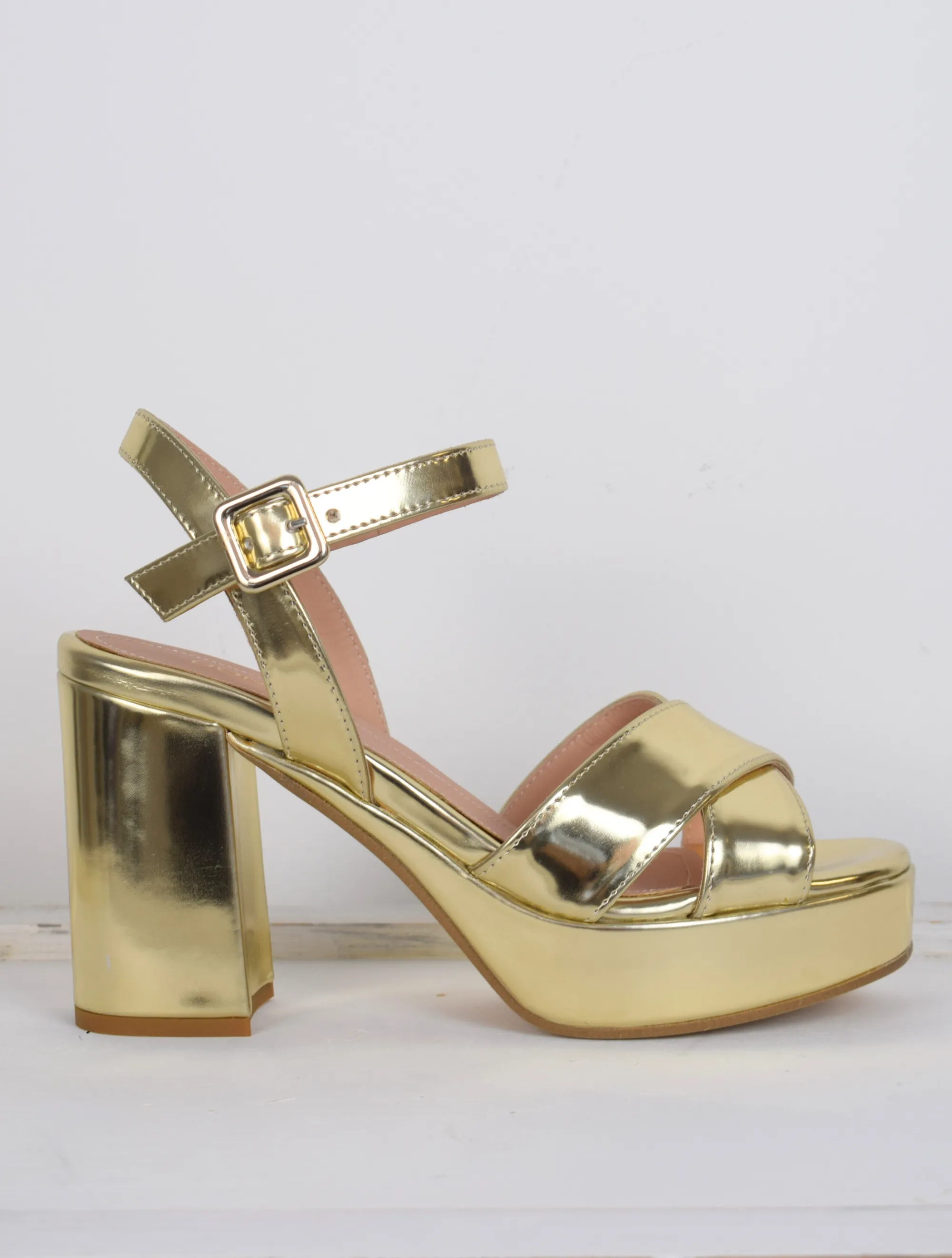 Nevis Sandal Gold Shine