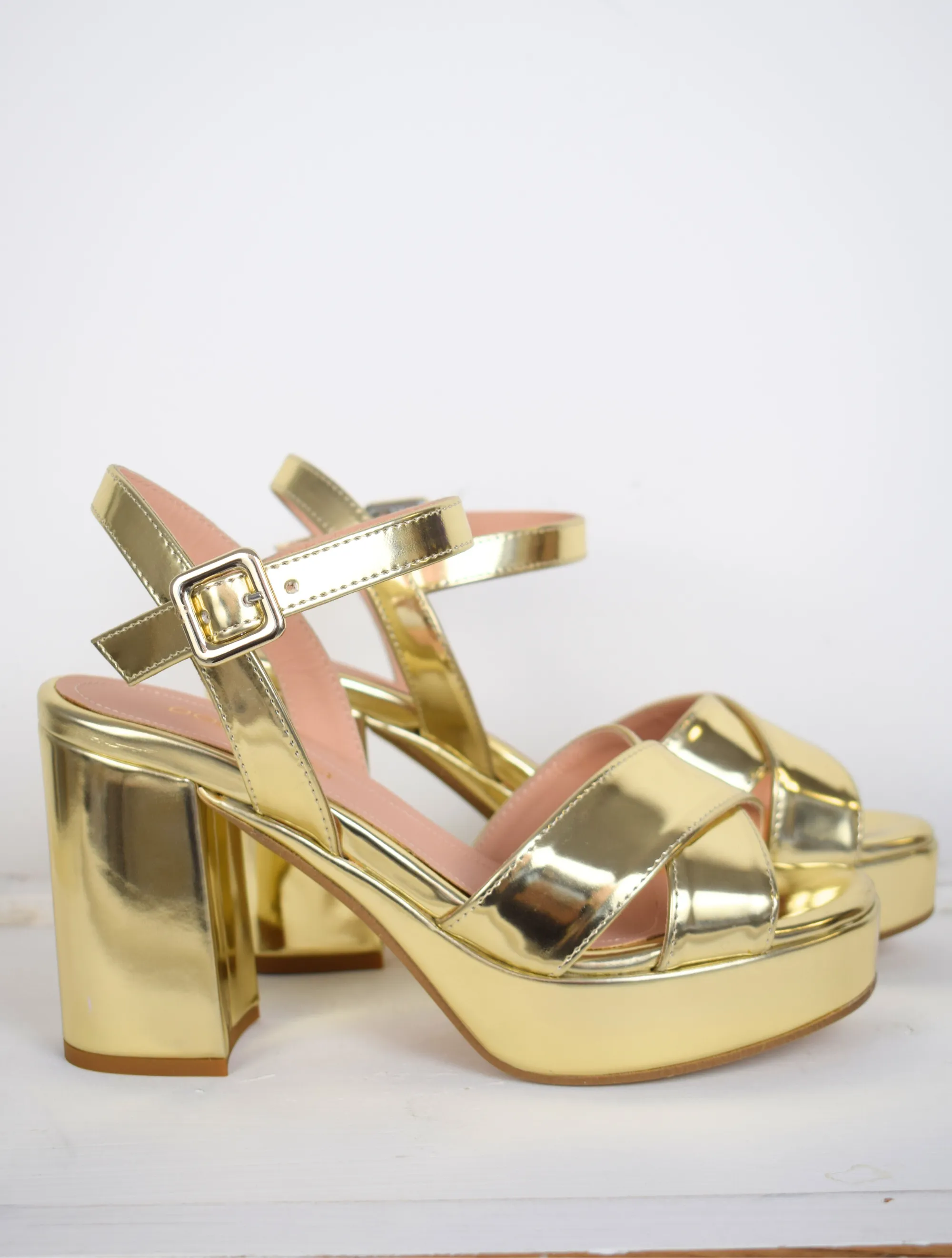 Nevis Sandal Gold Shine